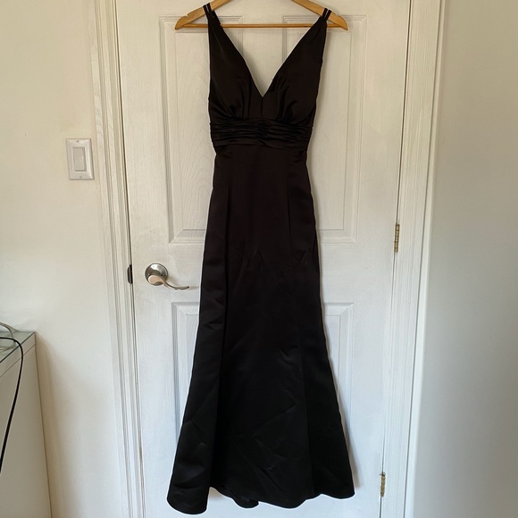 Black formal dress - Picture 1 of 5